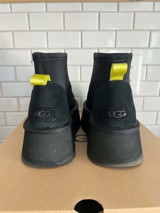 UGG Classic Mini Dipper Puffer
Platform Boot - Picture 8 of 17